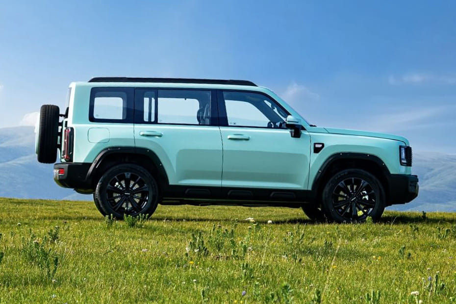 V7 Medium Angle Front View