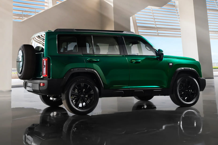 في 7 Rear Medium Side View