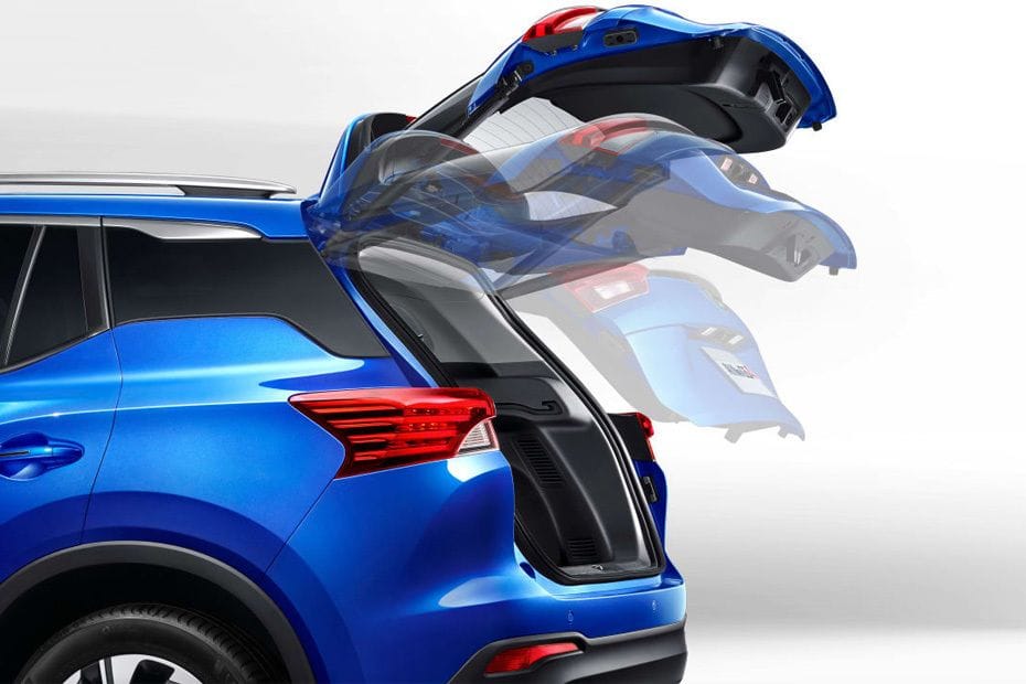 Trunk Open Closer View of GS4