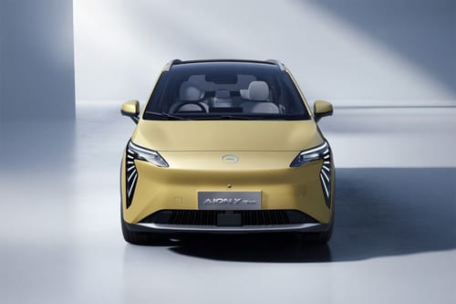 Full Front View of آيون واي