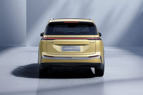 Full Rear View of جي أي سي آيون واي