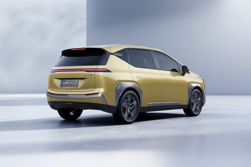 آيون واي Rear angle view