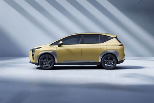 آيون واي Side view