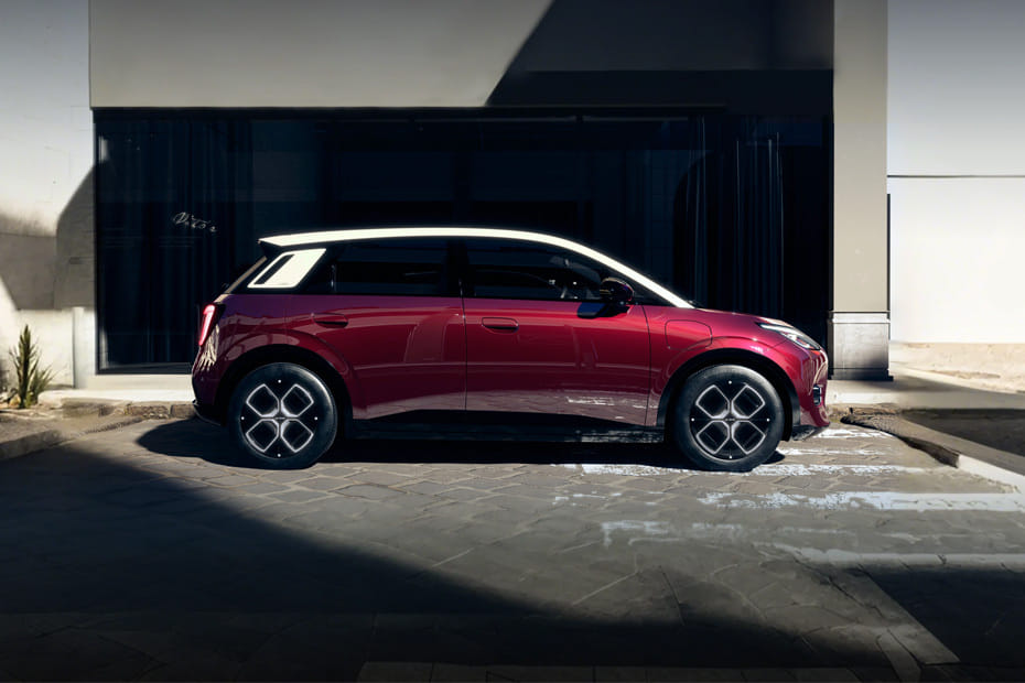 Aion UT Medium Angle Front View