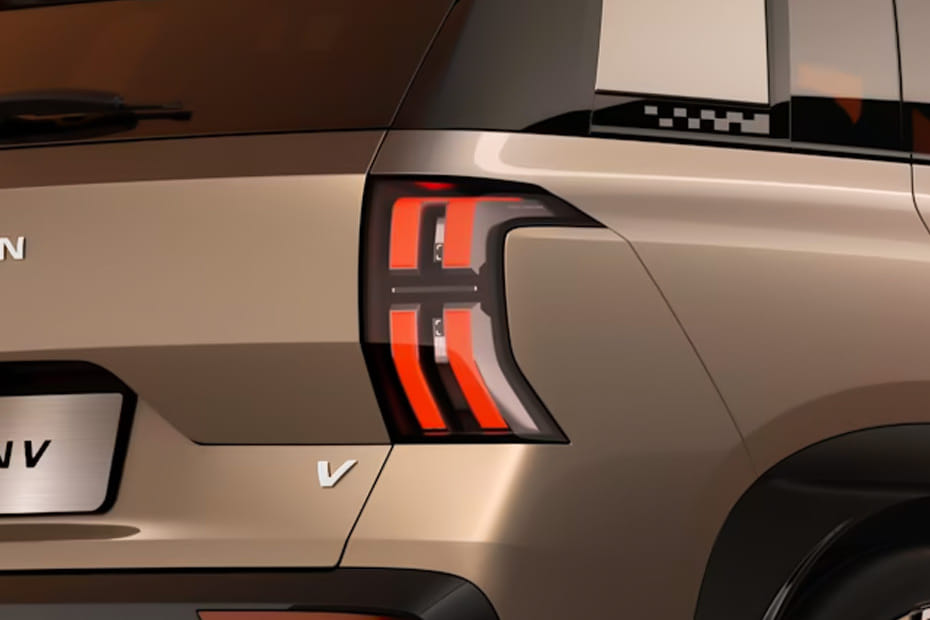آيون V Tail light