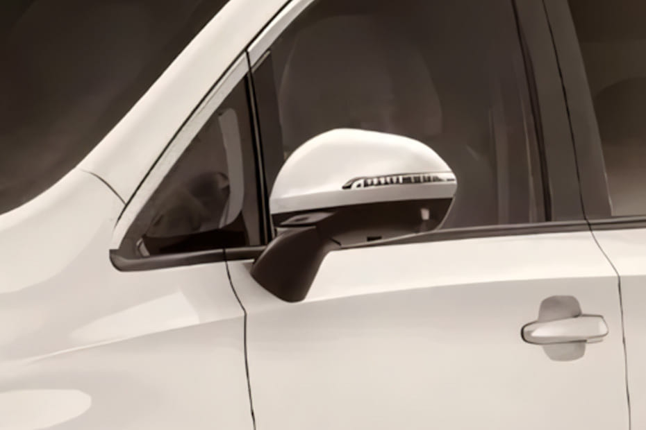 جي أي سي إم 6 برو Drivers Side Mirror Front Angle