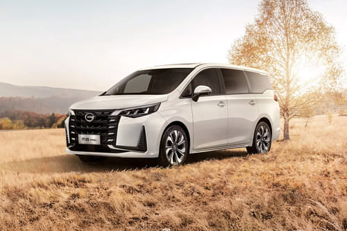 جي أي سي  إم 6 برو Front angle low view