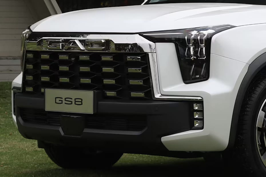 GS8 Traveller Grille View