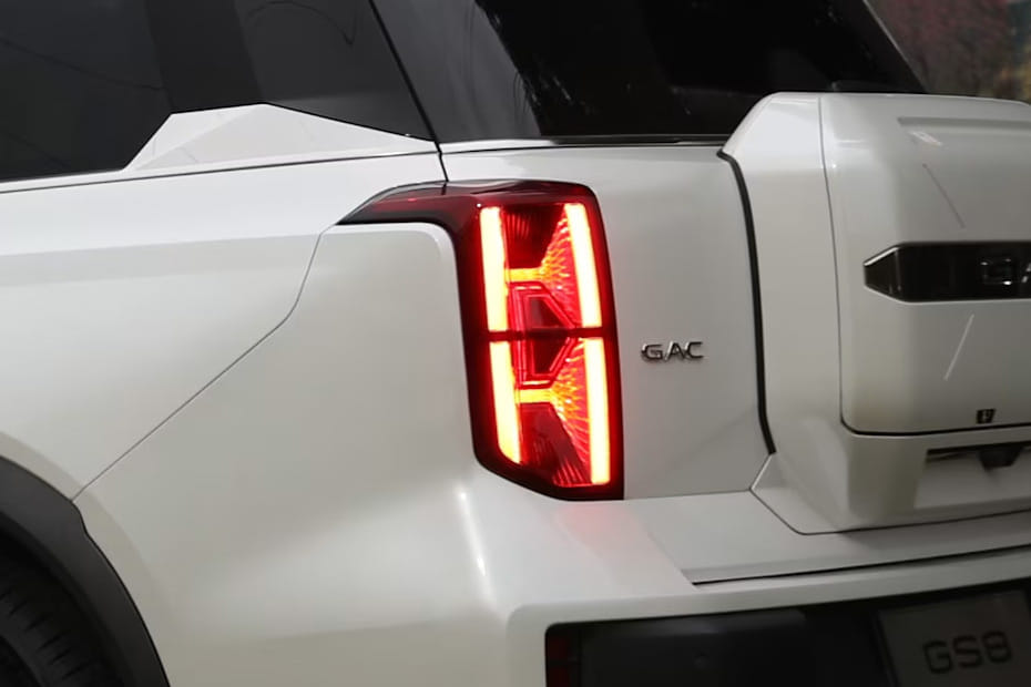 جي إس 8 ترافيلر Tail light