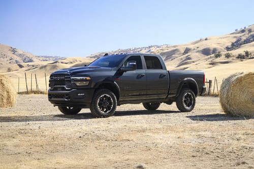 رام 2500 (2026) Front Side View