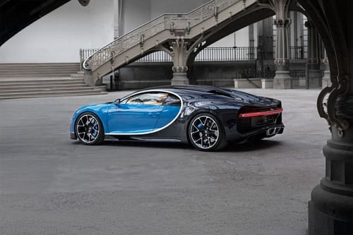 Rear Cross View of بوغاتي  شيرون