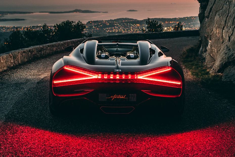 Full Rear View of بوغاتي  ميسترال