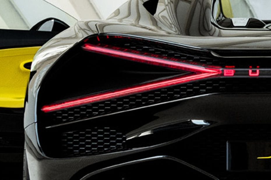 ميسترال Tail light