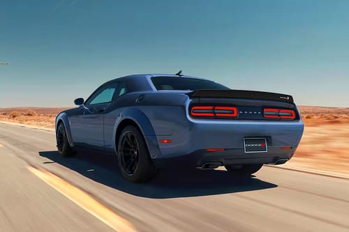 Rear Cross Side View of دودج تشالنجر
