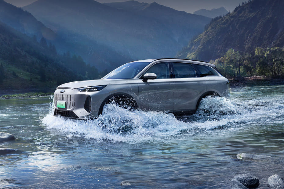 Chery Fengyun T9 Front Side View