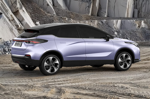 جيومتري سي Rear Medium Side View