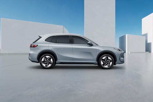 إي إكس ٥ Medium Angle Front View