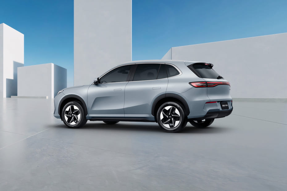 Rear Cross View of Geely EX5