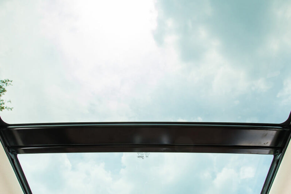 جيلي أزكارا Sunroof Moonroof