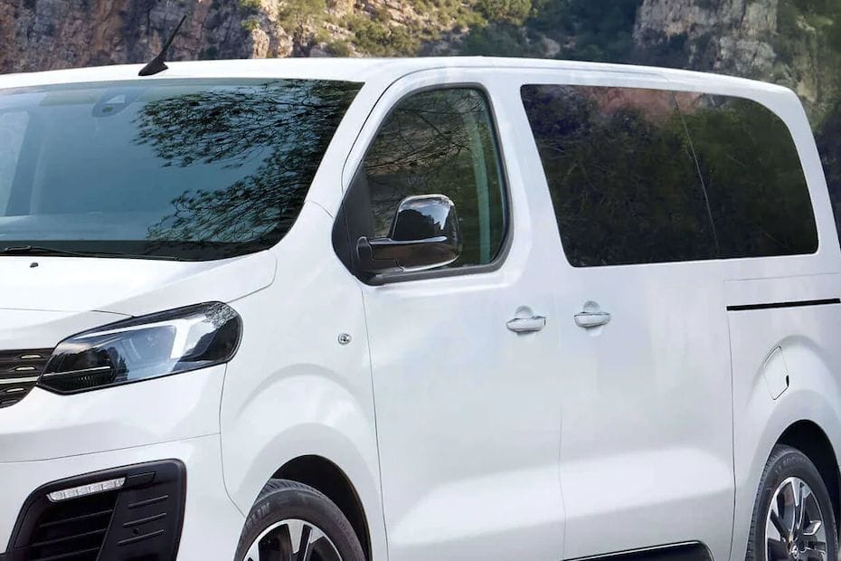 أوبل زافيرا لايف Drivers Side Mirror Front Angle