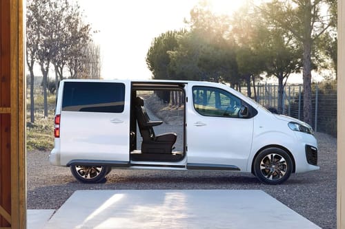 Zafira Life Side view