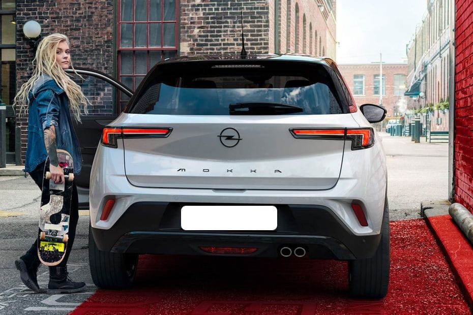 Full Rear View of أوبل موكا