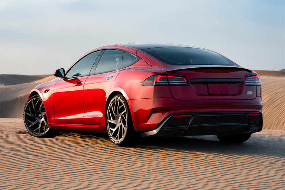 Rear Cross Side View of تيسلا موديل إس