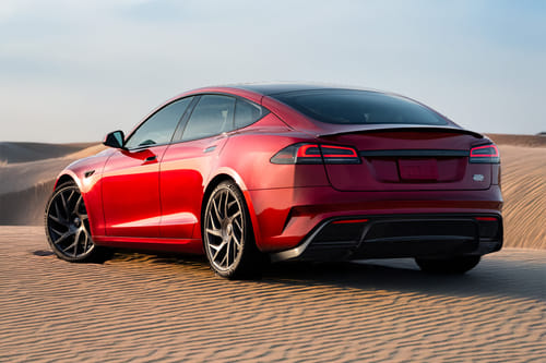 Rear Cross Side View of تيسلا موديل إس