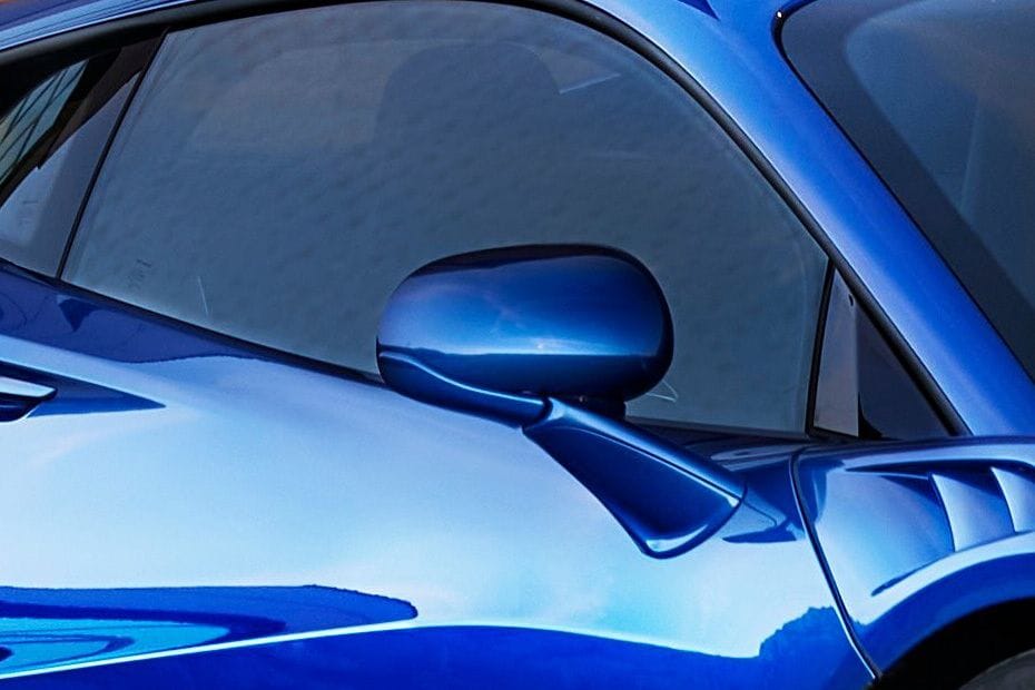 ماكلارين أرتورا Drivers Side Mirror Front Angle