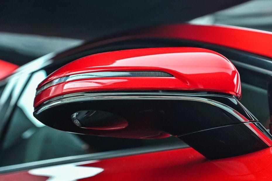 بيستون B70 Drivers Side Mirror Front Angle