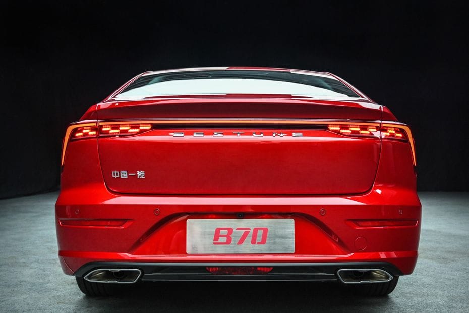 Full Rear View of بيستون B70