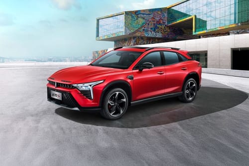 Bestune  B70S Front angle low view