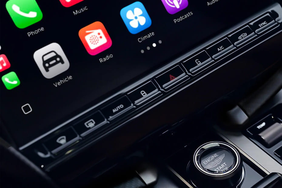 Front AC Controls of أستون مارتن فانكويش