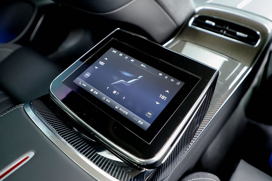 Rear Seat Entertainment of هونشي إتش 9