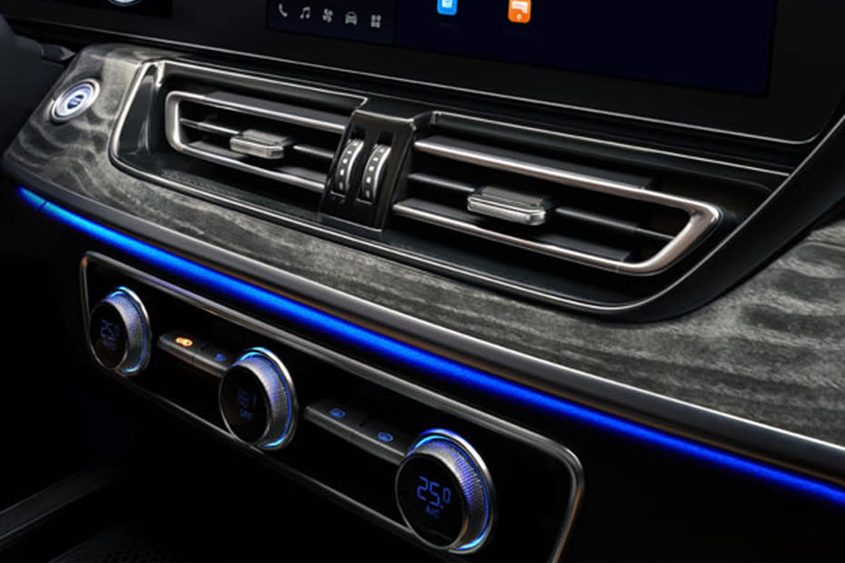 Front AC Controls of هونشي إتش إس 5