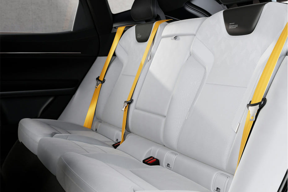 بولستار ٣ Rear Seats