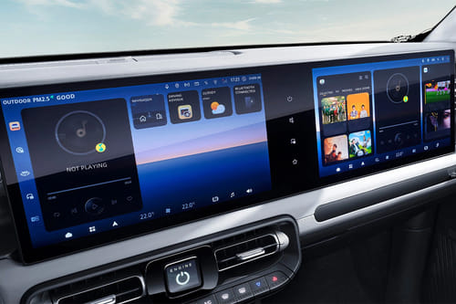 Stereo View of بي جي ٤٠ برو