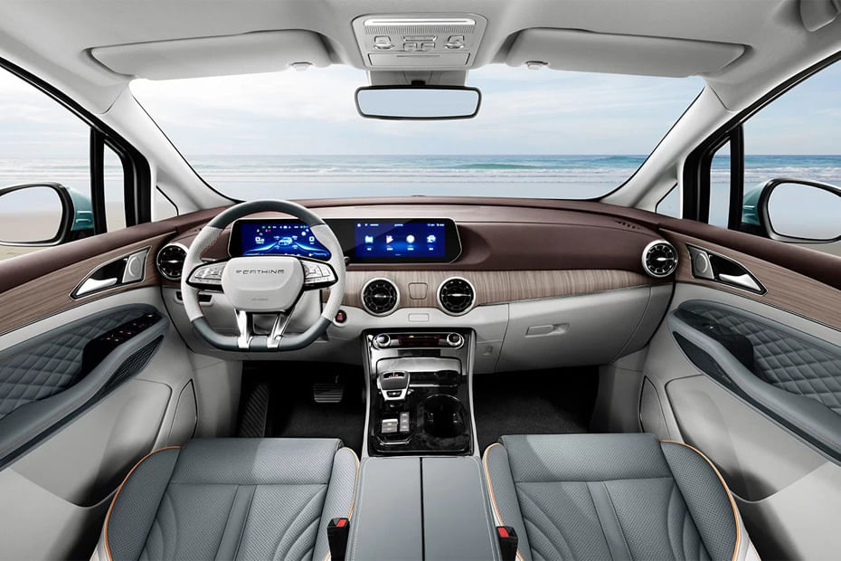 Dashboard View of يو-تور