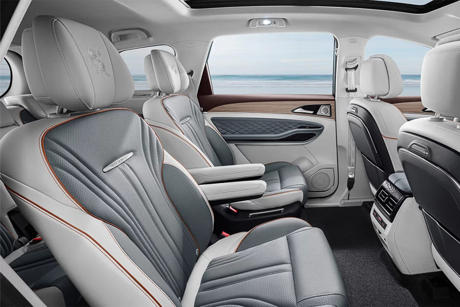 فورثينج يو-تور Rear Seats