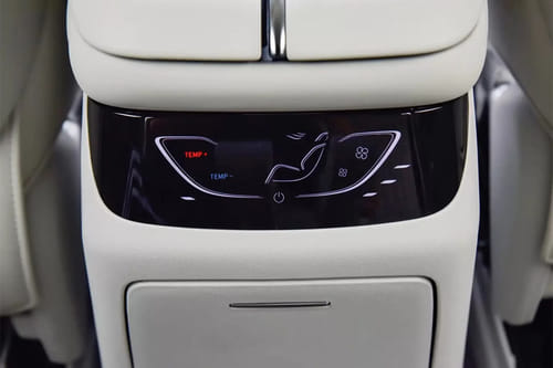في 9 Rear AC Controls