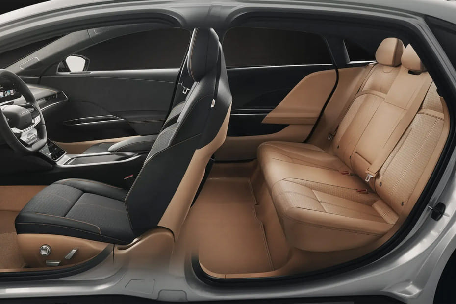 لوسيد إير Front And Rear Seats Together