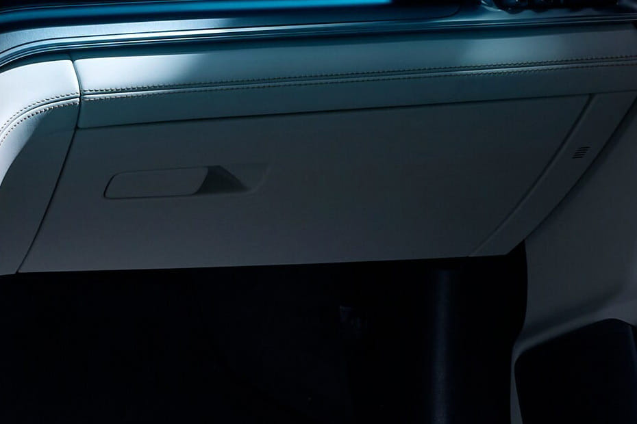 بي واي دي سونج بلس Glove Box