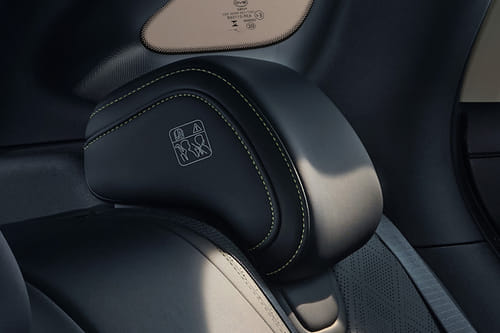 أتو 2 Rear Seat Head rest