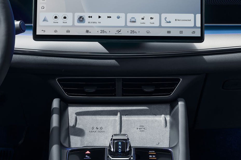 Front AC Controls of بي واي دي سيليون ٧