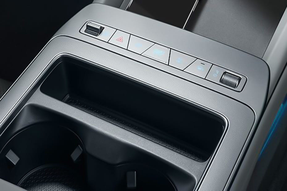 Center Controls of بي واي دي آتو 8