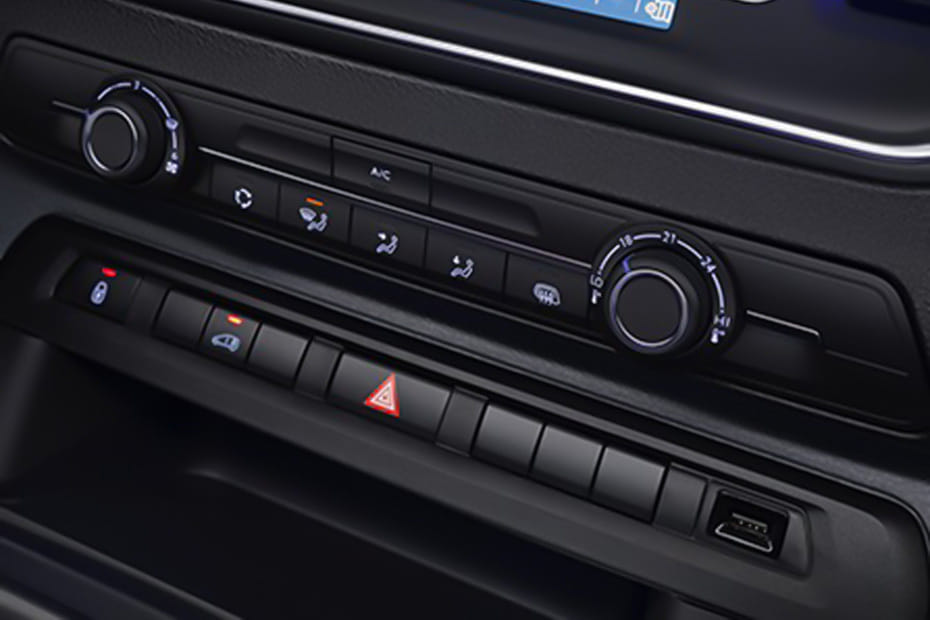Front AC Controls of فيات سكودو