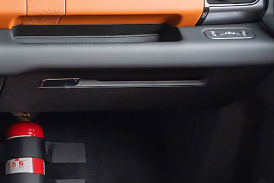 جيتور جي 700 Glove Box