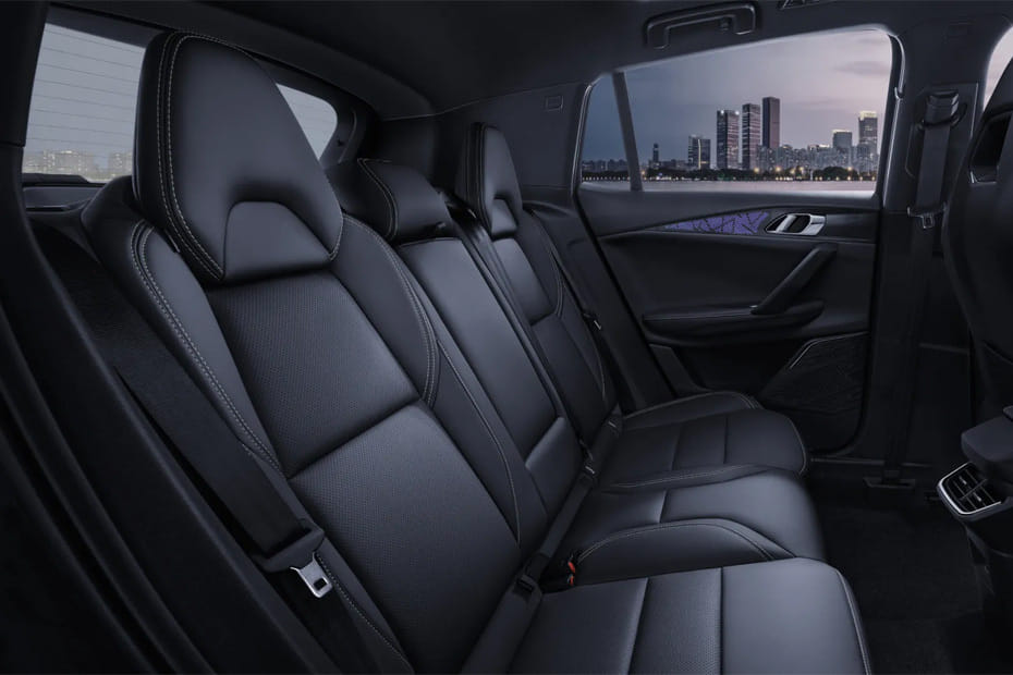 لينك اند كو 06 Rear Seats