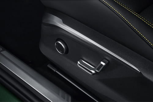 LYNK&CO 06 Seat Adjustment Controllers