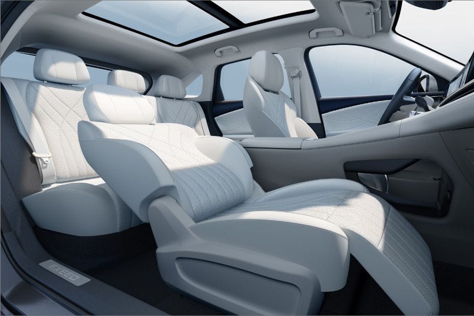 Exeed RX Front And Rear Seats Together